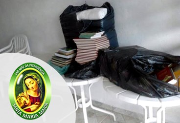 Entrega 03/03/18 – Doação de mesas, cadeiras, livros e roupas